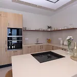 Eden Beachfront By Holidays * Κοραλέχο