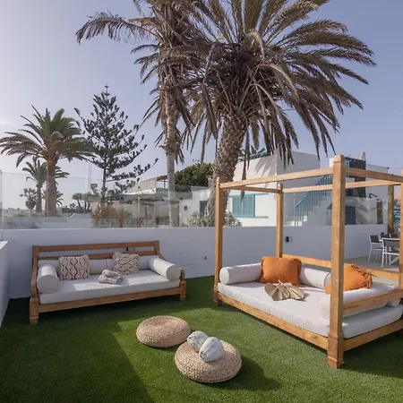 Eden Beachfront By Holidays Вилла