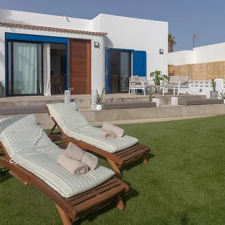Eden Beachfront By Holidays Villa *
