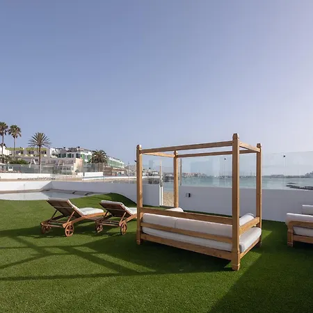 Eden Beachfront By Holidays *