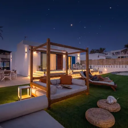 Eden Beachfront By Holidays *